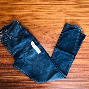 Mid-rise skinny jean